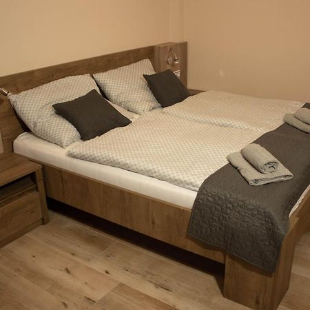 Apartmany Pilot Velka Hledsebe Экстерьер фото