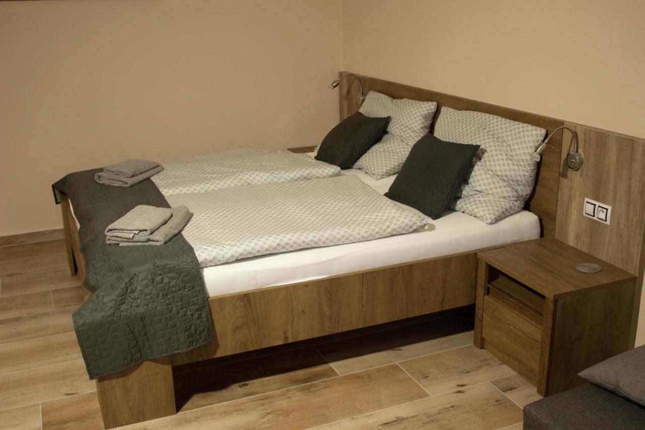 Apartmany Pilot Velka Hledsebe Экстерьер фото